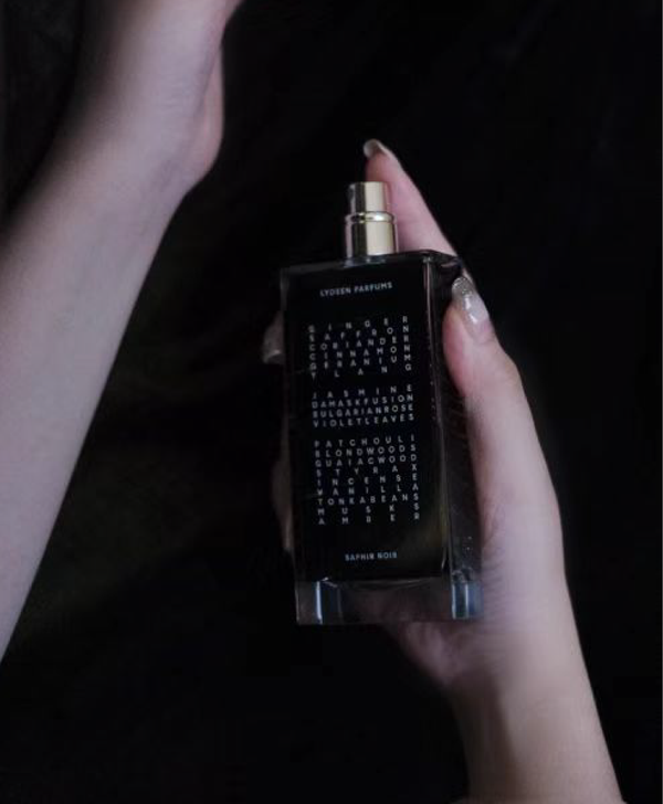 SAPHIR NOIR